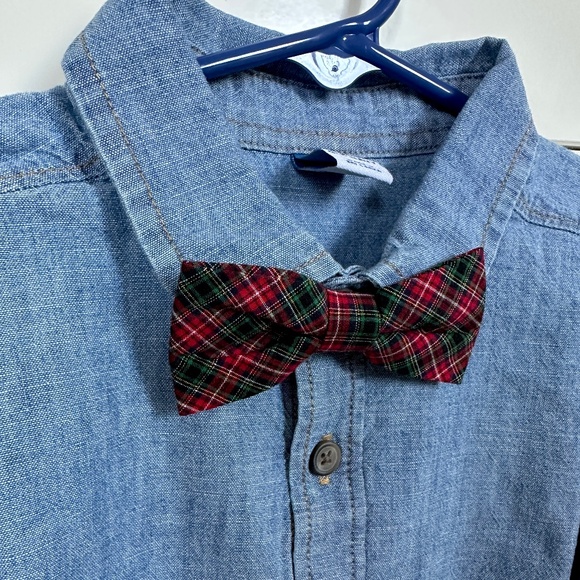 Toddler Boy Chambray Longsleeve W/ Bowtie - Picture 3 of 4